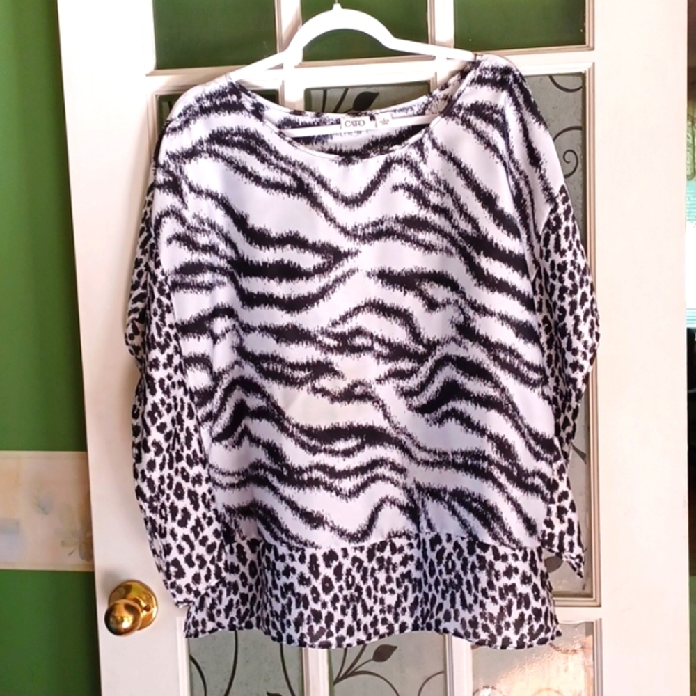 Cato's women's top size large black and white